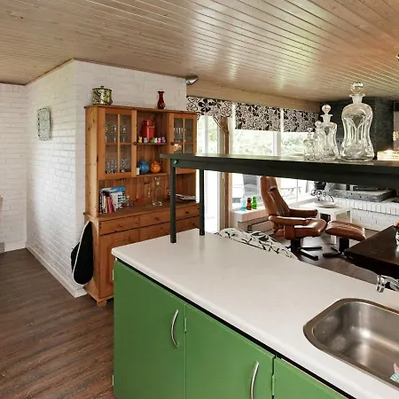 Two-bedroom Holiday In 14 Ferienhaus