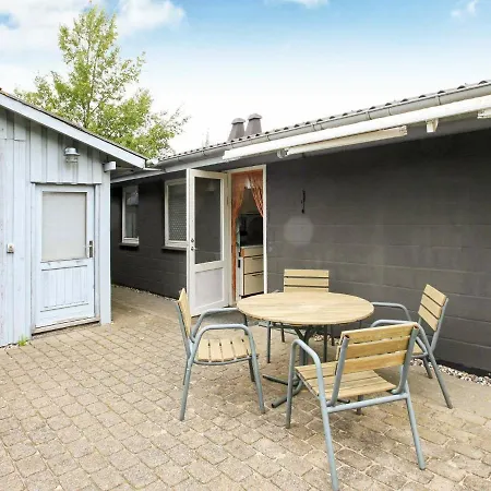 Two-bedroom Holiday In 14 Ferienhaus *