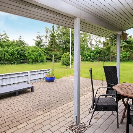 Two-bedroom Holiday In 14 Ferienhaus