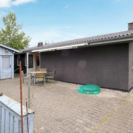 Two-bedroom Holiday In 14