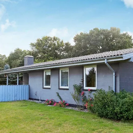 Two-bedroom Holiday In 14 Ferienhaus *