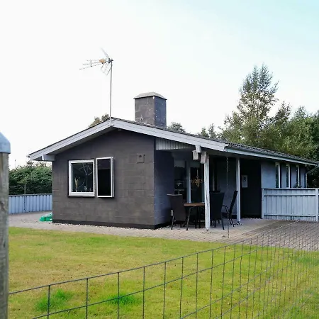 Two-bedroom Holiday In 14 Ferienhaus Hals